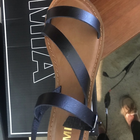 Black sandals - Picture 2 of 2